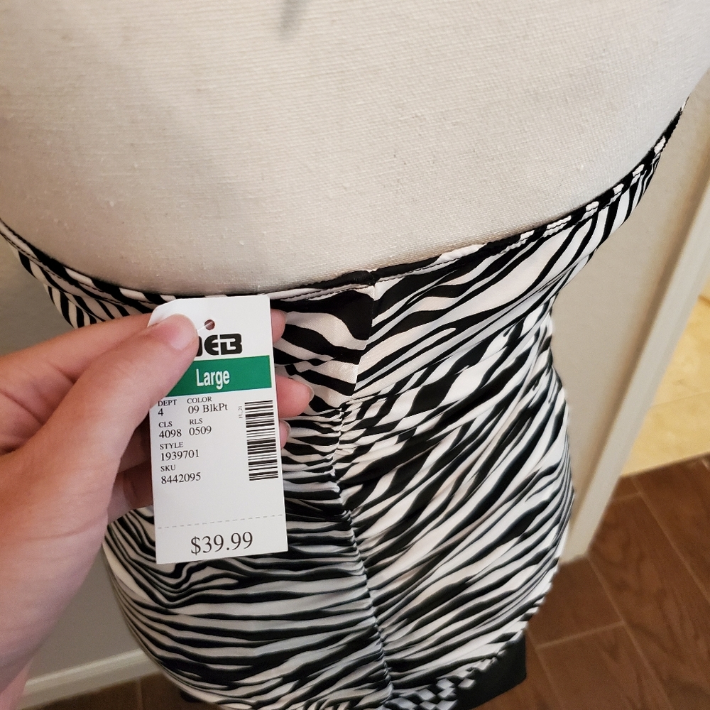 Zebra Dress - Picture 4 of 4